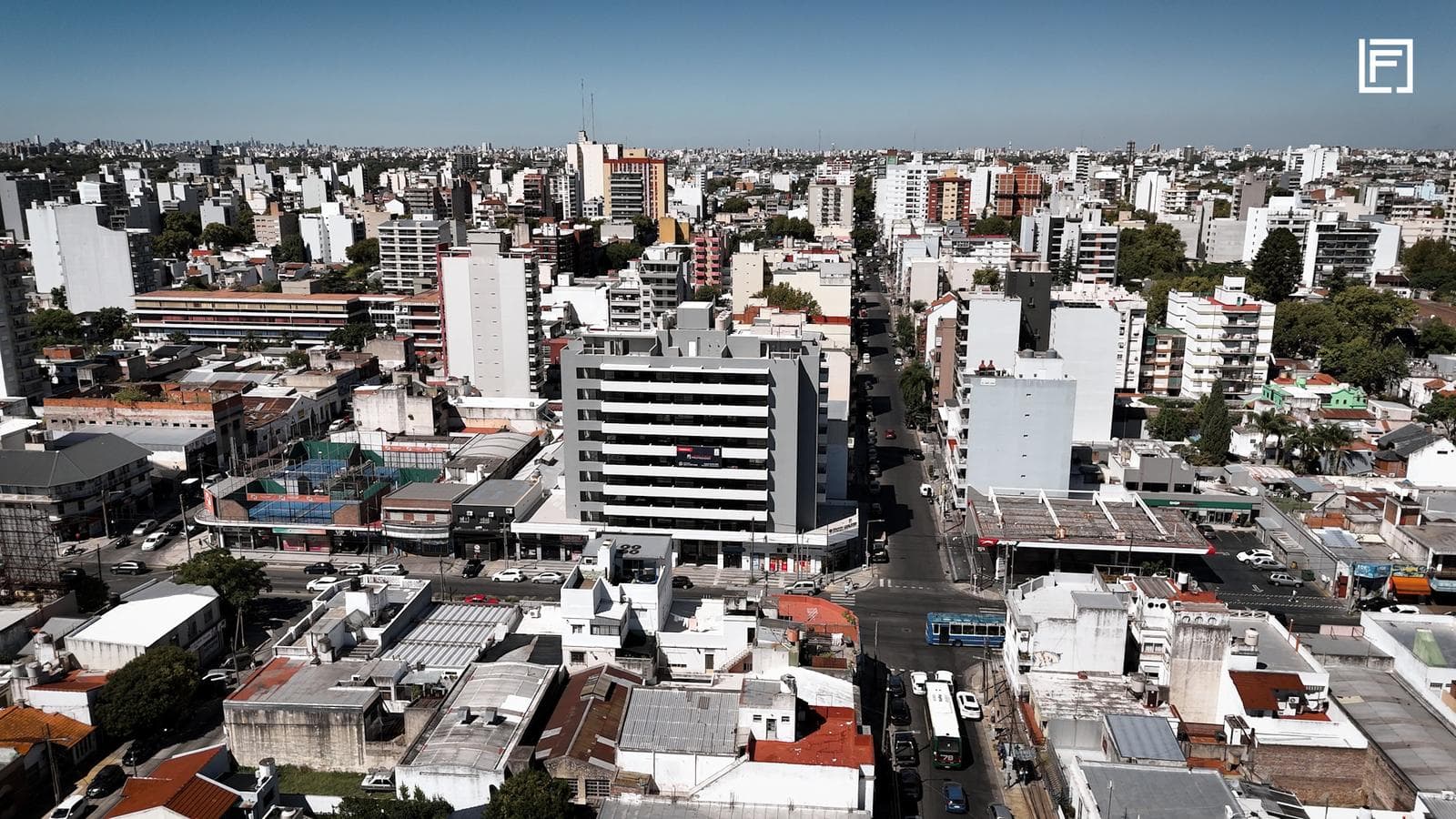 Departamento 3 Ambientes al frente solarium y parrilla en San Martín